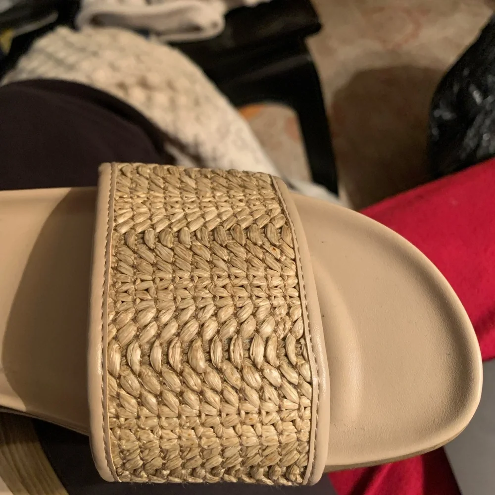 Sandals - Picture 2 of 8